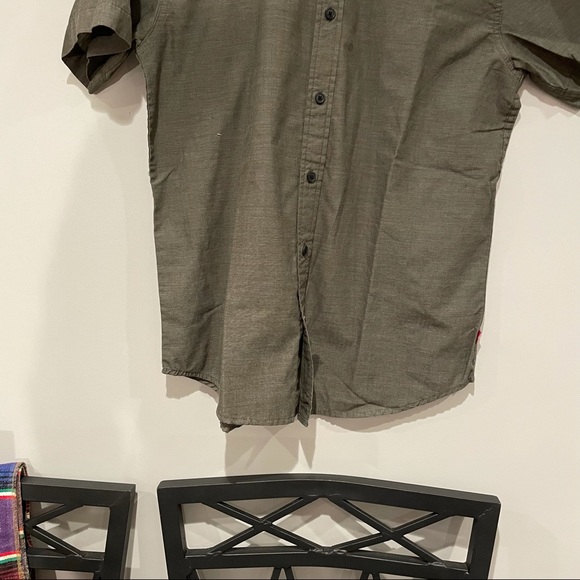 LEVI'S® MEN'S SHORT SLEEVE CLASSIC 1 POCKET STANDARD FIT SHIRT - Picture 6 of 7